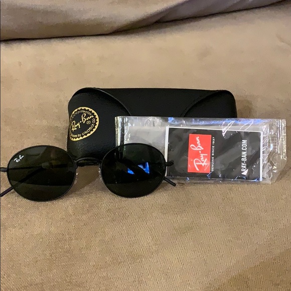 Ray-Ban Accessories - Ray ban black round sunglasses